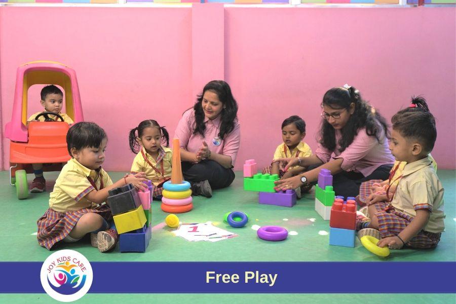 Warm Welcome & Free Play
